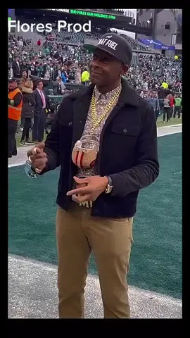 Eagles fans were booing Jerry Rice so he pulled out his rings and flashed them 🐐 #highlightsbyad14 #jerryrice #nfl #eagles #fyp 