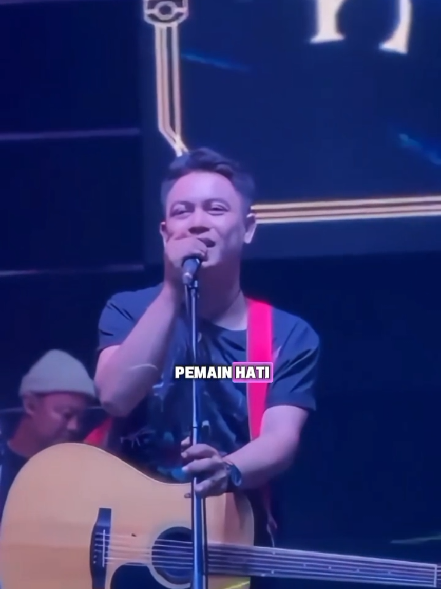 Jangan munafik... terkadang omongan dan tidakan itu tidak sesuai..  bisa saja omongan hanya hobi..  tapi berbanding lurus dengan tindakan yang sangat wooooooow bingit.. Jadi mungkin kata hobi itu hanya kamuflase penenang diri disaat apa yg dilakukan hasilnya tidak sesuai ekpetasi... jadi akui saja.... @Motifora Band  #pecvndang #fyp #motifora #foryoupage #motiforaband 