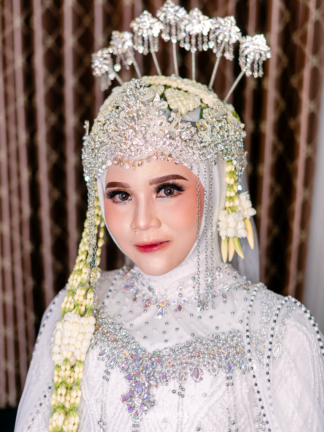 Masyallah cantiknya 🥰🥰. ini semua berkat tangan ajaibnya @aisyah.makeup #sigersunda #sigersundahijab #pengantin #makeup #mua #makeupartist #makeupviral #viraltiktok #siger #virall #fypage #fyppppppppppppppppppppppp #foryoupageofficiall #you 