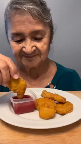 como le pueden decir eso a la abuelita...