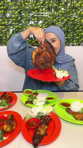 Rekomendasi nih buat yang cari bakaran enak tapi harganya terjangkau yang bukanya full 24 jam. Lokasinya deket dari Genteng.. 