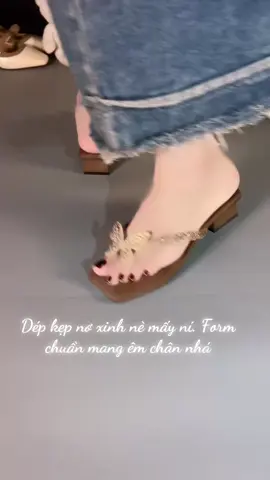Dép kẹp 3 phân đính đá lấp lánh sang chảnh nè mấy nàng ơi. Form chuẩn nha#xuhuongtiktok #thinhhanh #got #depnu #viral 