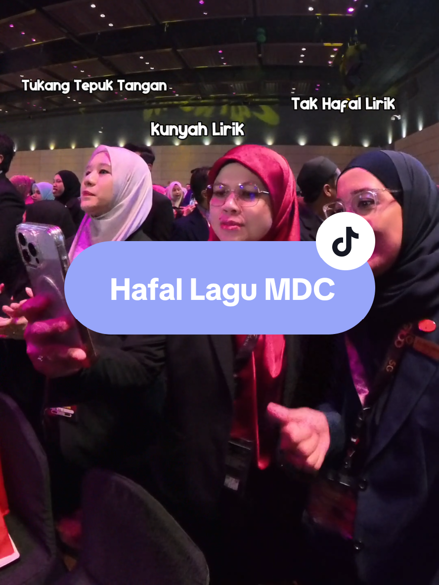 Catchy lagu Master Dealer Conference (MDC) ni.. Struggle kami nak nyanyi sebab laju, tapi memang layan sebab lagu dan melodi dia best! 🎶 Tahniah buat Team yang compose lagu ni.. Di sinilah kami Dealer-Dealer Public Gold berkumpul, Bukan sekadar berjumpa, tapi berkongsi ilmu, semangat, dan inspirasi untuk terus maju bersama. MDC bukan hanya event, tapi satu platform menguatkan ukhwah, mengasah kepimpinan, dan membakar semangat untuk capai impian lebih besar! #pgmdconference #publicgold  #g100network 
