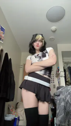 This shirts illusion is trippy ngl 🙌#fyp #girl #alt #fypシ゚viral #dance 