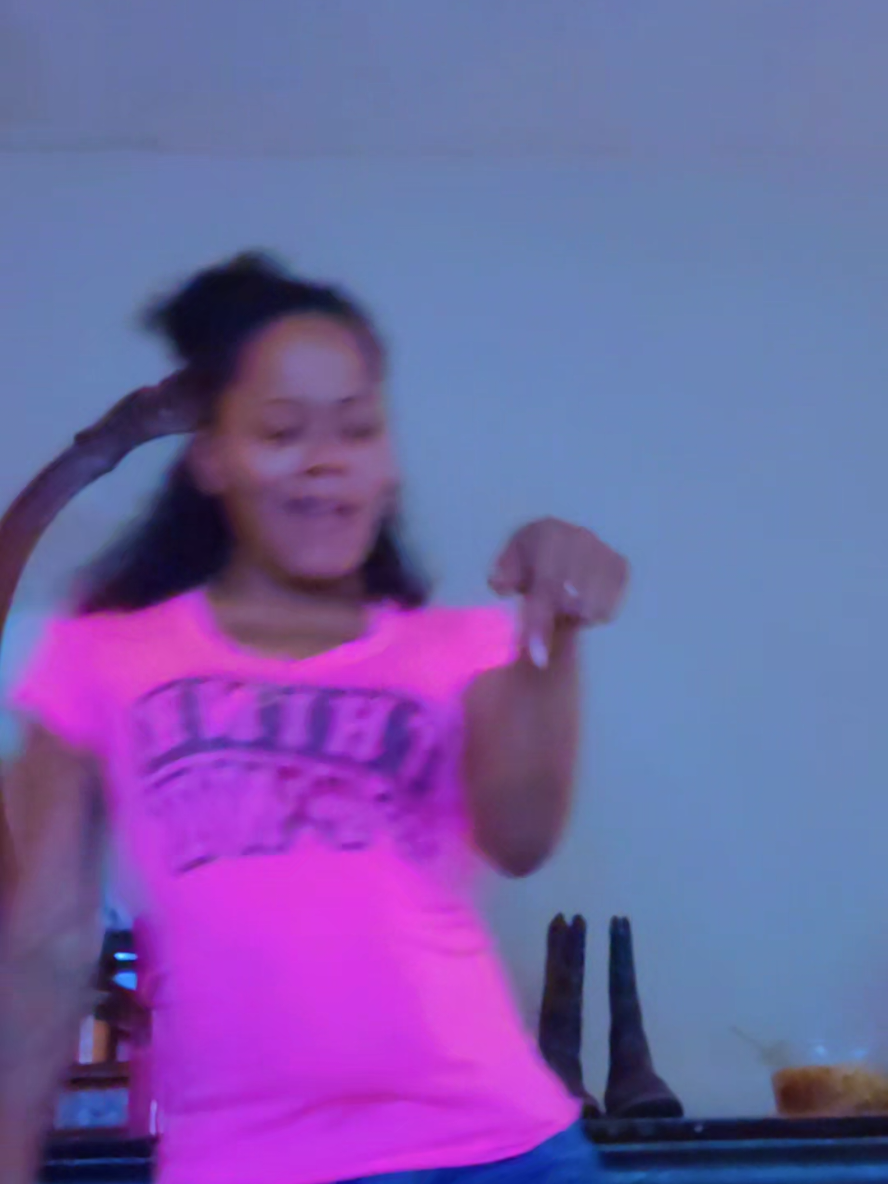 4 More days to #FORTY !  #WhiitneyWii #GirlzWithGrillz #ShineOnEm #bdaycountdown 