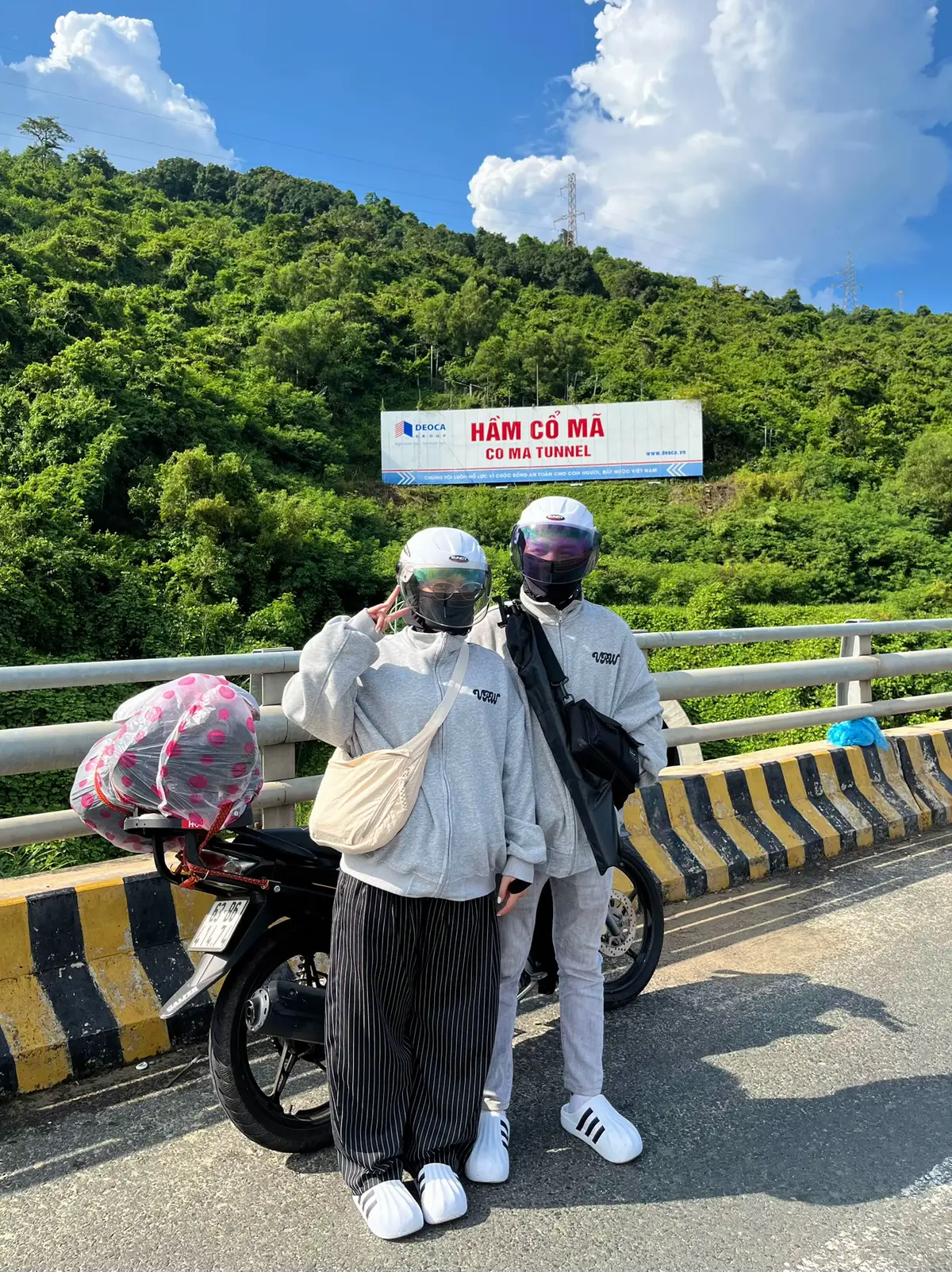 “Không cần phải vội vã,cảnh đẹp nhất luôn ở trên đường đi”Đi đâu cũng được miễn là cùng nhau🫶🏻 #xh#viral #diphuotcungnhau#couple