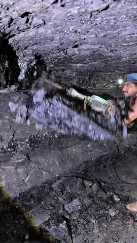Black diamond mining with 2800 feets deep underground mining #coalminer #blackdiamond #gold #minerals #support #plzdontunderviewsmyvedios #coalmine #blackdiamond #gold 