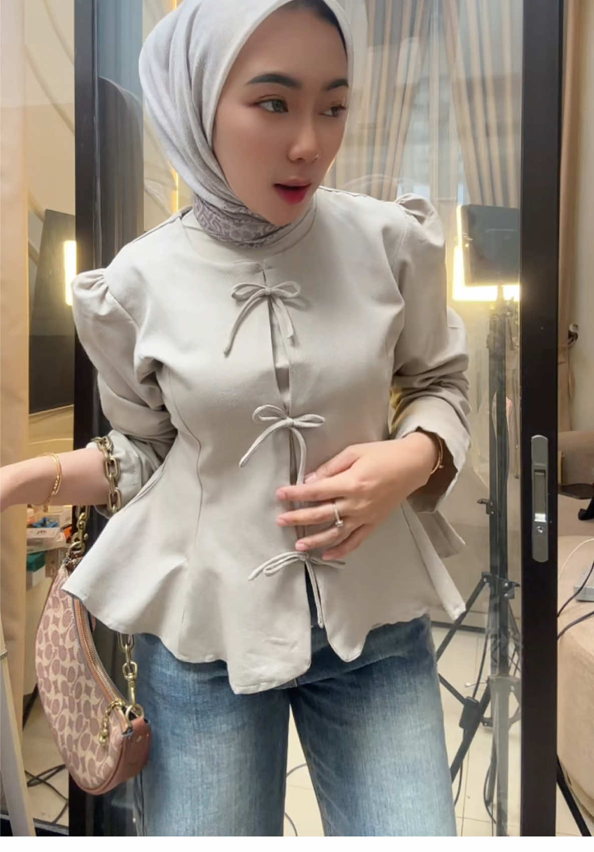 SECANTIK INI JANGAN SAMPE DILEWATIIIIN SYGGG! WARNA ALMOND YG DIPAKEEEE 🤎