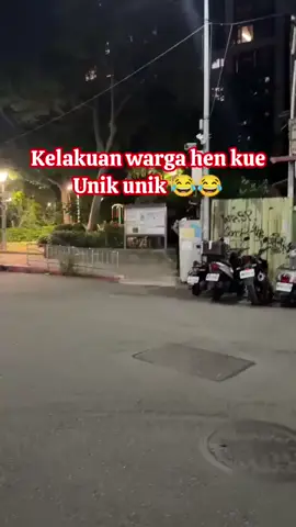 karepe ngono nenangne diri nyemplung neng kotak pembuangan baju🤣#creatorsearchinsights 