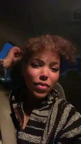 I don’t have on a filter or nothing… what do you look like rn? Drop a pic in the comments #yourtellingme #tiktokfilture #trend #picturesofstrangers #fakebody 
