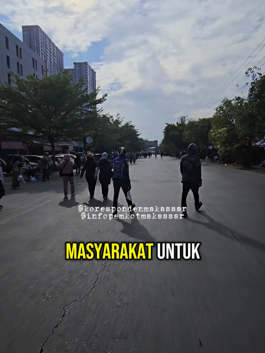 Per hari minggu, CFD Boulevard Makassar cukup bagus ya.. Tertata rapi, kebijakan yang merakyat, orang bisa olahraga, orang juga bisa berbelanja Terima Kasih Pak Wali, Terima Kasih Camat Panakukang. @Korespondenmakassarreal 