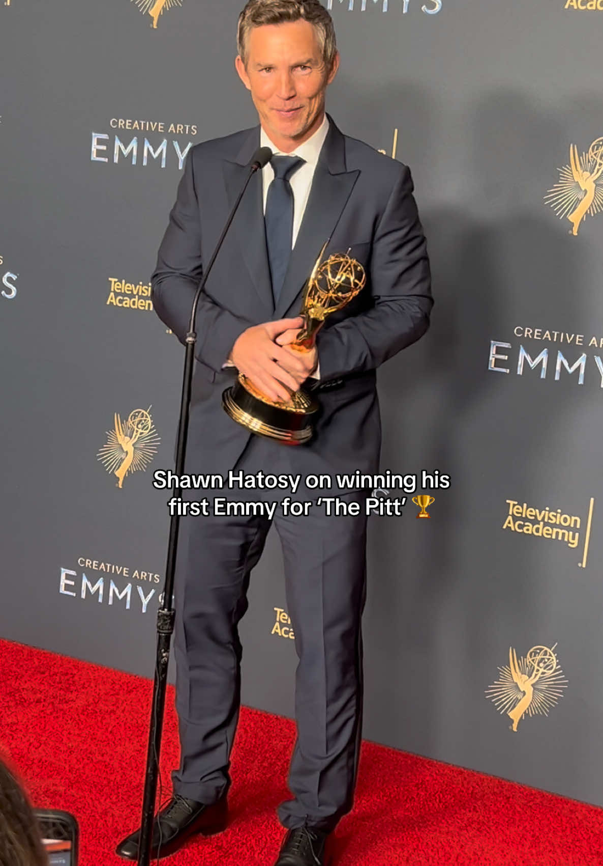 Shawn Hatosy is officially an Emmy winner for his work on #ThePitt. @Shawn Hatosy 💖 #shawnhatosy #awards #emmys #interview #celebrity 