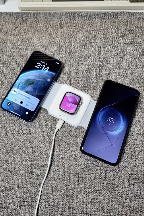 3-in-1 wireless charging station — limited stock left, don’t miss out!#dealsforyoudays #wirelesscharger #chargingstation #techgadgets #spotlightfinds 