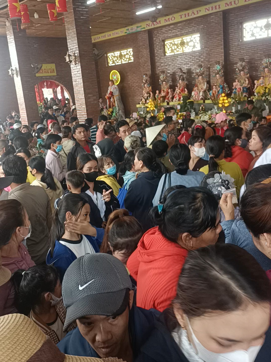 Vỡ trận trưa nay 16.7 âm lịch tại Mẹ Mẫu Tiền Giang #memautiengiang #langthangmientay62 #ramthang7amlich #levulan #trending 