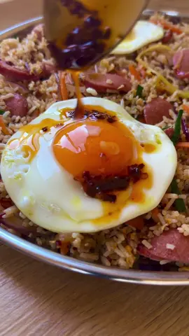 ගෙදර ලේසියෙන්ම හදන්න පුලුවන් රයිස් එකක්.... Sausage fried rice #srilanka🇱🇰 #srilankan_tik_tok🇱🇰 #virul #trend #srilankanfood 