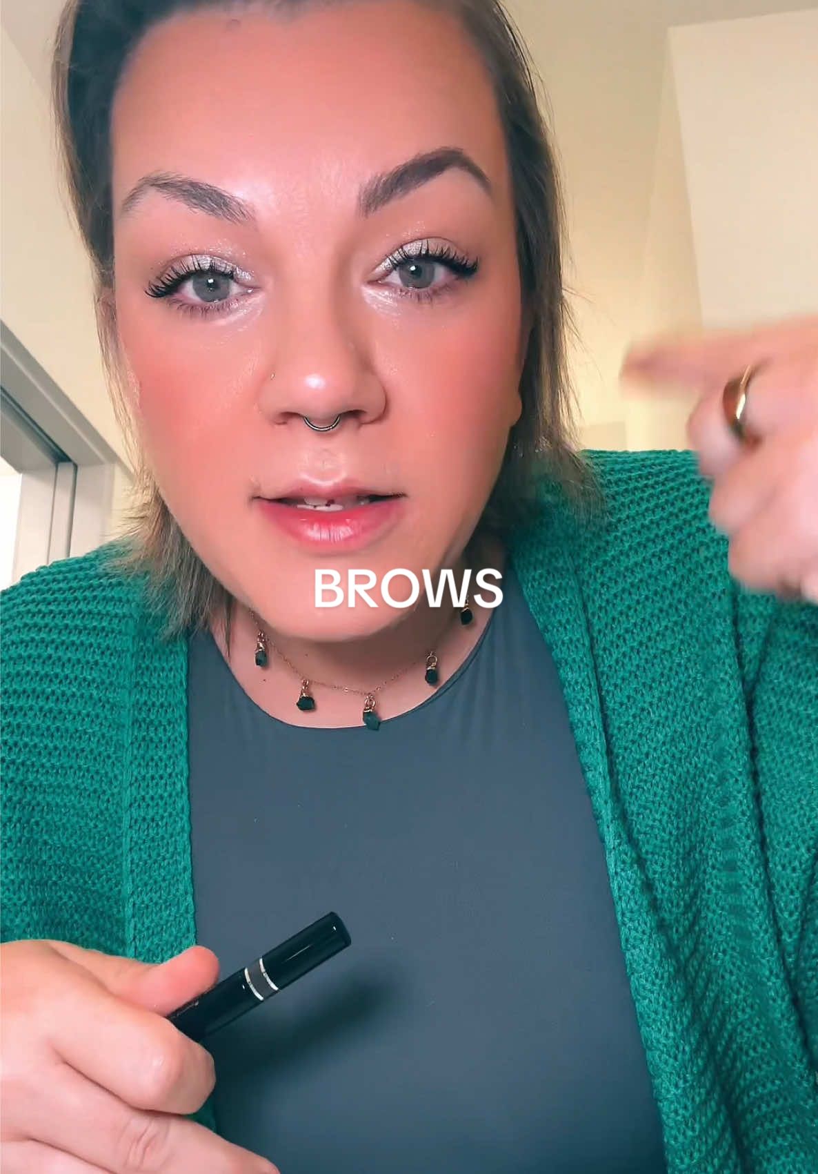 A quick face frame! #browtok #browshaping #browsonfleek #browsonpoint #makeuphacks @billiondollarbeauty 