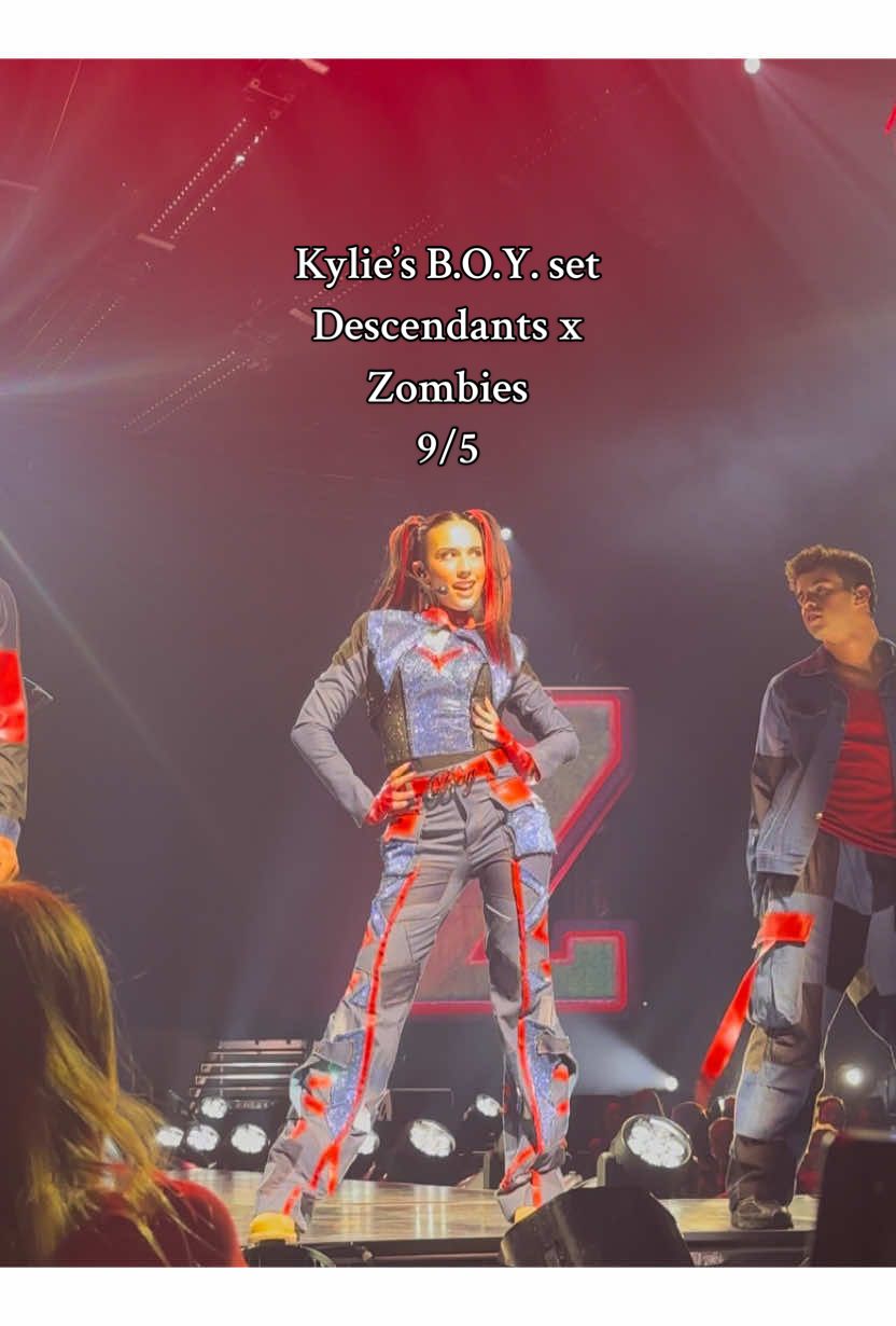 WHAT’S YOUR FAVORITE SONG FROM THE ALBUM? #kyliecantrall #dzworldscollidetour #descendants #concert 