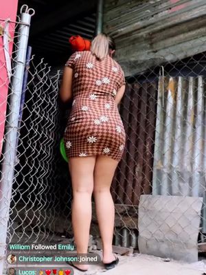 No sigas buscando: hay montones de streamers femeninas esperando para charlar. ¡Únete ahora!