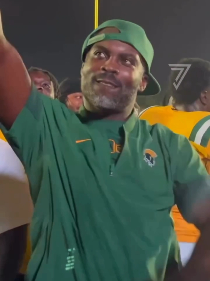 Coach Michael Vick picks up his first career coaching win at Norfolk State, as the Spartans beat in-state rival Virginia State 34-31 in OT #Behold