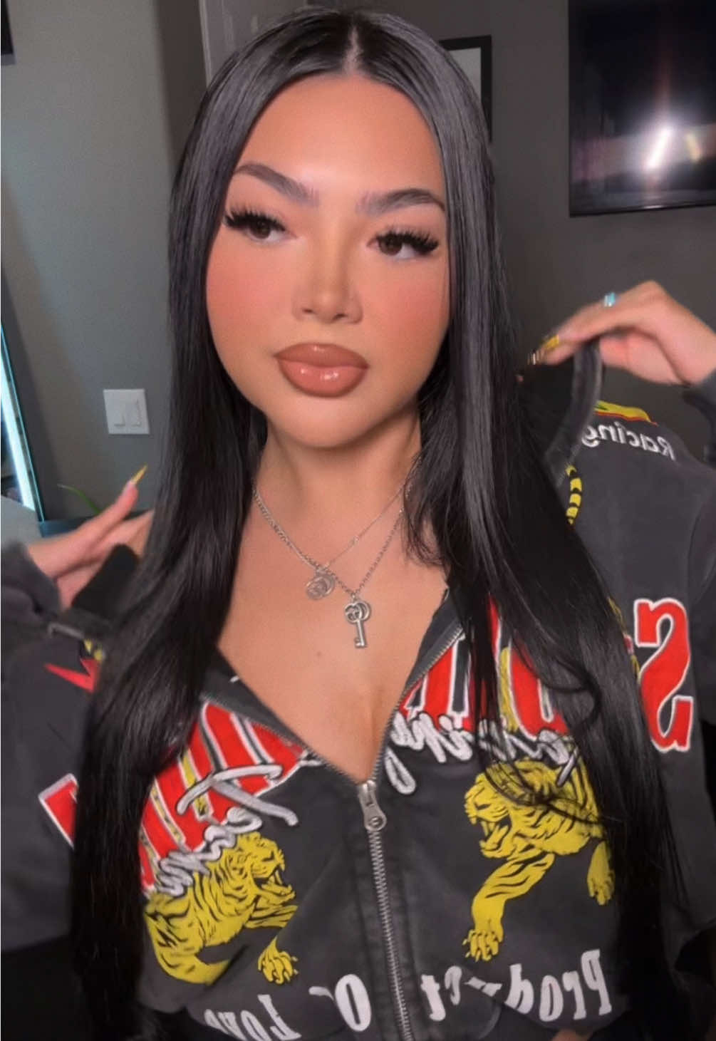 finally got my hands on the viral subliminal hoodie 🐅❤️‍🔥🏁 @pacsun 