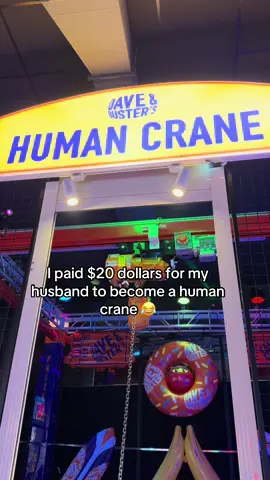 This is your sign to go to Dave & busters. My daughter really wanted the alien 😂 @Dave & Buster's #humancrane #theclaw #dadsoftiktok #dadsbelike #fyp