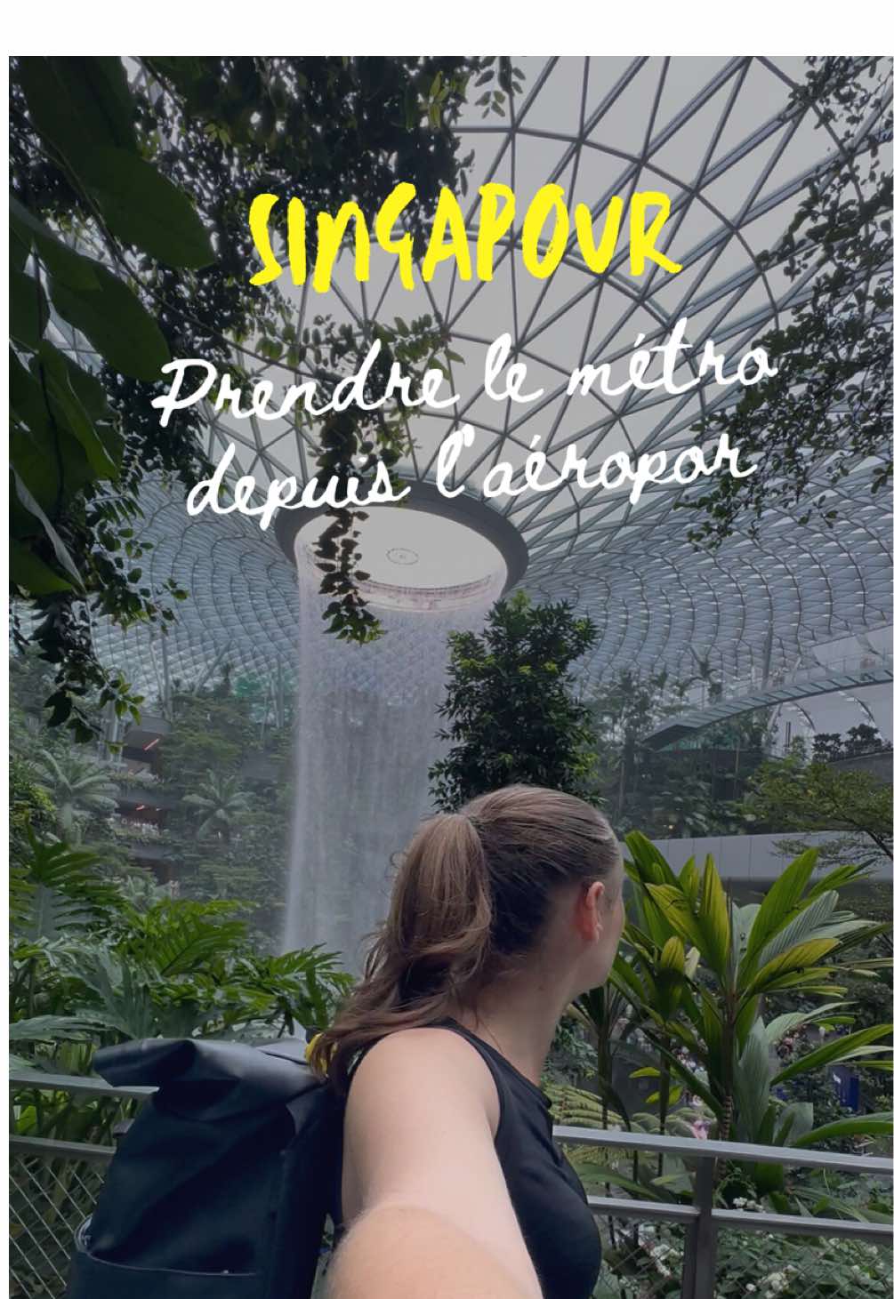 À peine arrivée à Singapour, direction le métro depuis l’aéroport ✈️ ! Petit tips : ce n’est pas si simple à trouver 😅 Il faut suivre les panneaux MRT (Mass Rapid Transit), parfois un peu cachés. Le métro part directement de l’aéroport Changi (Terminal 2 & 3), super pratique pour rejoindre le centre-ville sans se ruiner 🙌 #Singapour #singapouraeroport #ChangiAirport #MRT #TravelTips       