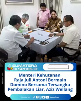 Menteri Kehutanan Raja Juli Antoni Bermain Domino dengan Tersangka Pembalakan Liar Sebuah foto viral di media sosial memperlihatkan Menteri Kehutanan Raja Juli Antoni tengah bermain domino bersama sejumlah orang, salah satunya disebut-sebut adalah Azis Wellang, yang dikenal sebagai tersangka kasus pembalakan liar. Unggahan tersebut memicu reaksi luas dari warganet. Sejumlah komentar mempertanyakan etika pejabat publik yang berinteraksi secara santai dengan tersangka kasus kehutanan, terlebih dalam suasana non-formal. Salah satu warganet menulis, 
