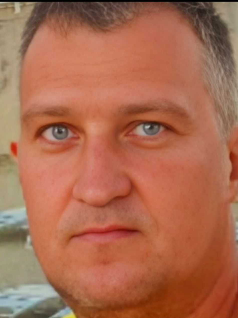 Мой поцелуй летит любя.
