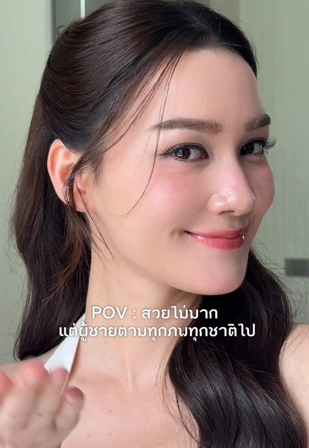 ทาลิปตัวนี้ละชอบมาก ปากฉ่ำวาวว และนี่เป็นคนปากบางมากกก ทาแล้ว ปากอวบอิ่ม สีชัดสวย ฟินิชลุคจบๆๆ ในคลิปใช้สีเบอร์ 014 ariel นะค้า