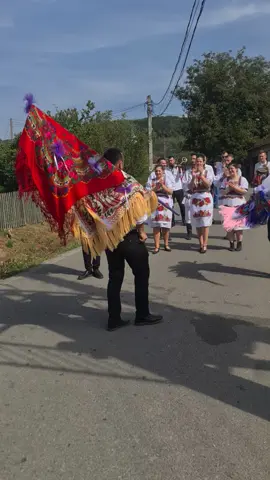 Nuntă faină în Bihor cu Lazlău și Graitor, noi plecăm după mireasă, s-o ducem la cununie Dumnezeu cu noi să fie, casă de piatră Sebi&Andreea, graitorul Andrei tel 0745 505902!