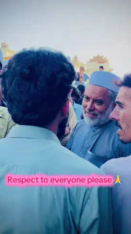 اختجاج کے دوران یہ بابا جو مہمان تھا اور اختجاج کی وجہ سے ٹریفک میں فسہ ہوا تھا اس نے کہا کہ ہم مہمان ہیں اور ہماری لئے راستہ کھول دے تو اختجاج میں موجود ایک بھائی اپنے جزبات قابوں نہ کر سکے اور ان کے ساتھ تیز لہجے میں بات کی جس کی میں نے موقع پر ہی معافی مانگ لی اور ان کو یقین دہانی کرائی کہ تھڑی دیر میں اپ کے لئے راستہ کھولا جائے گا #HumanityFirst #welfare #Humanity #unity #protest #murderCase #viral 