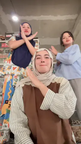 sepatu baru dan celana baru 🤣🤣🤣 @Rahayu 