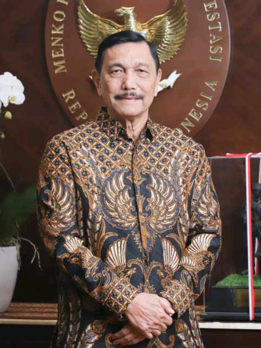 Luhut Binsar Pandjaitan (lahir 28 September 1947) adalah Menteri Koordinator Bidang Kemaritiman Republik Indonesia Kabinet Kerja pada Juli 2016 dan dipilih kembali pada masa Kabinet Indonesia Maju pemerintahan Presiden Joko Widodo dan Wakil Presiden Ma'ruf Amin periode 2019–2024 sebagai Menteri Koordinator Bidang Kemaritiman dan Investasi Indonesia. #foryou #foryoupage #fyp #fyppppppppppppppppppppppp #luhutpanjaitan 