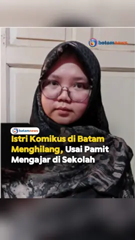 Ghazie, konten kreator komik asal Batam, melaporkan istrinya hilang sejak Sabtu (6/9/2025) pagi. Sang istri, guru SMP di Tanjung Buntung, terakhir terlihat berangkat kerja pukul 06.55 WIB dengan ojek online Maxim, namun tidak pernah tiba di sekolah. Siang harinya, rekan guru datang ke rumah dan menyampaikan bahwa istrinya tak hadir mengajar. Sejak itu, komunikasi terputus, nomor telepon tak aktif, dan upaya pencarian lewat Find My Device, email, hingga CCTV belum membuahkan hasil. Pihak keluarga kesulitan karena belum mendapat data pengemudi dari Maxim, meski laporan resmi sudah dibuat ke polisi. Ghazie pun memohon bantuan masyarakat untuk ikut menyebarkan informasi dan mencari petunjuk keberadaan istrinya. #batamnews #batam #kepri 