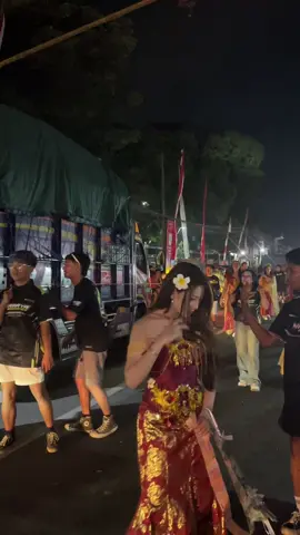 Sopo seng gak kenal iki🤣.         Aku ae gak kenal yoan#carnaval2025 #karnavalsoundsystem #soundsystem 