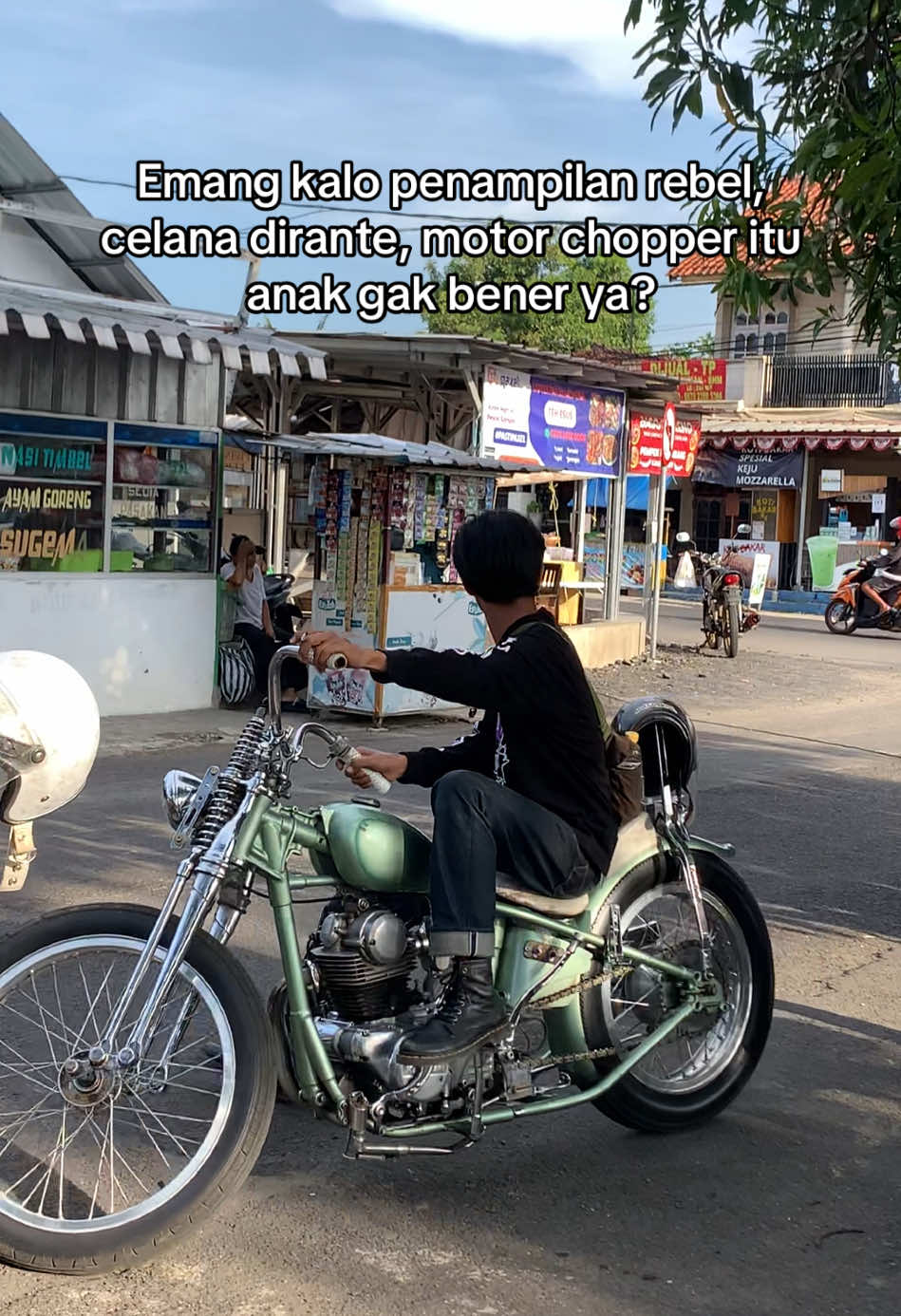 Banyak yg bilang gitu soalnya . . . #chopper #choppershit #forevertwowheels #kustomkulture #fyp 