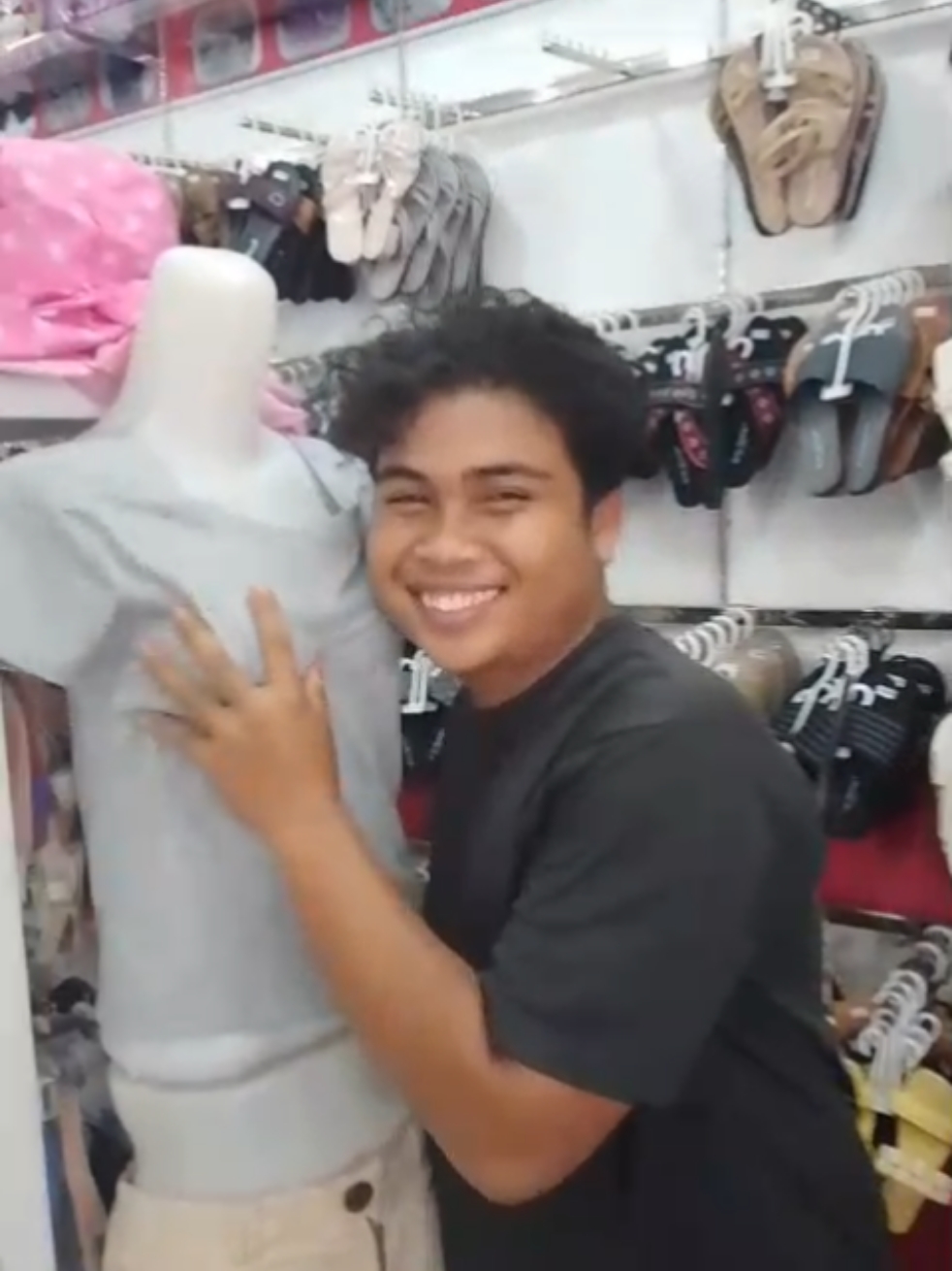 Kalo kelen ngapain? #funnyvideo #viralvideo #ngakak #dayakkanayatn #videolucu 