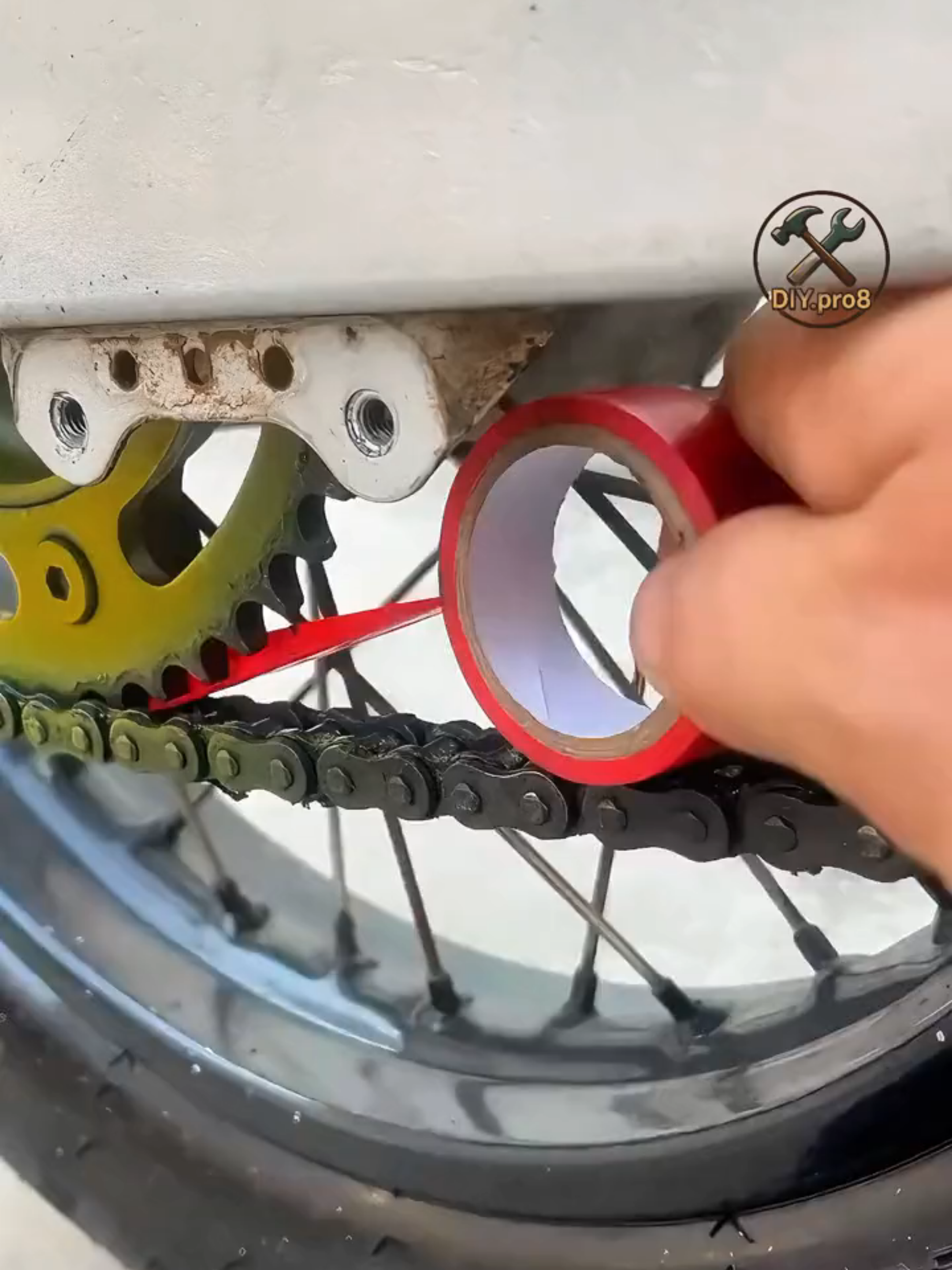 You won’t believe what happens at the very end! 👀 #DIYHacks #LifeHacks #recycle #TrashToTreasure #DIY #EcoHacks #viral #fyp #Tool #HomeTips #diyproject #QuickFix