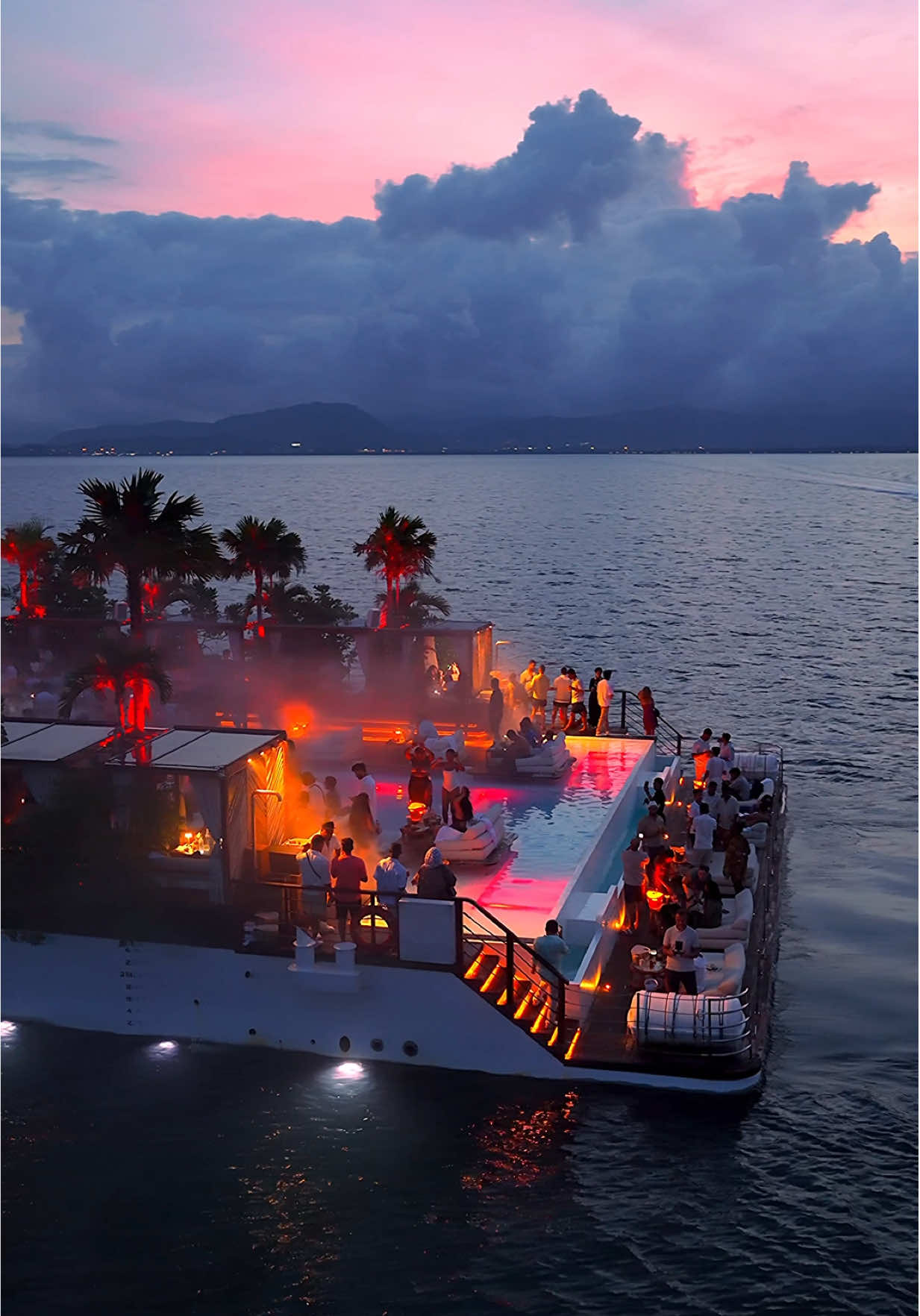 @yonabeach under the full moon, the boat party lights up the night 🌕🪩 📍Yona Beach Club - Phuket , Thailand 🇹🇭  . . #thailandtravel #yonabeachclub #boatparty #fullmoon #beachclub 