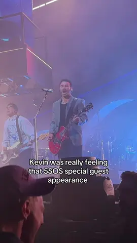I need this energy more #kevinjonas #jonasbrothers #5sos #shelookssoperfect 