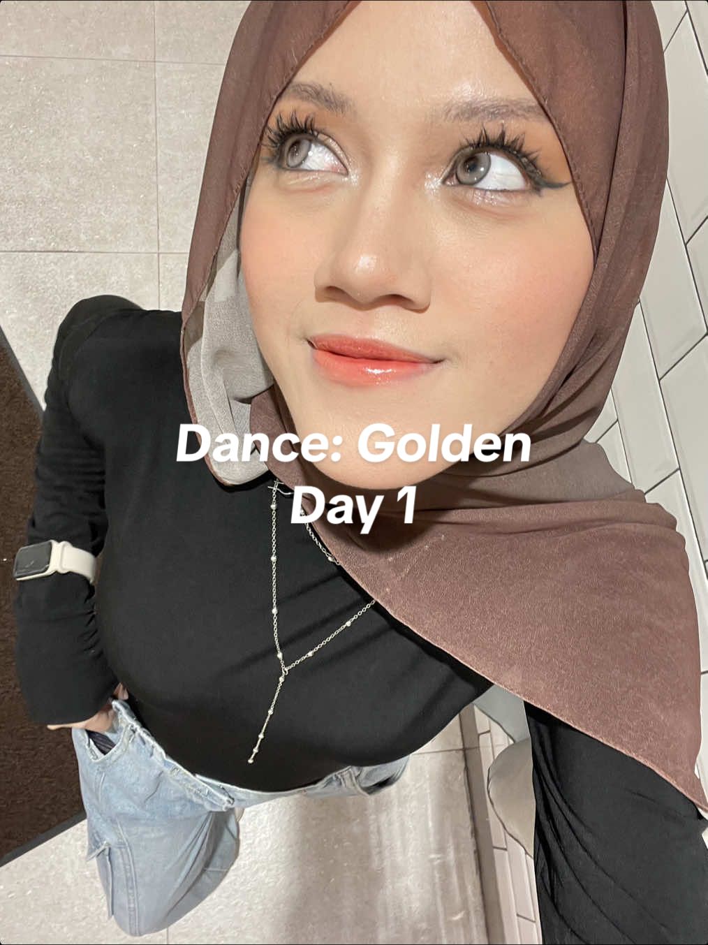 Replying to @Ariella_ninditaa bentar ya bub, aku belajar dance nya dulu 🤭💜 . #rumi #kpop #kpopdemonhunters #golden #dance #dancecover 