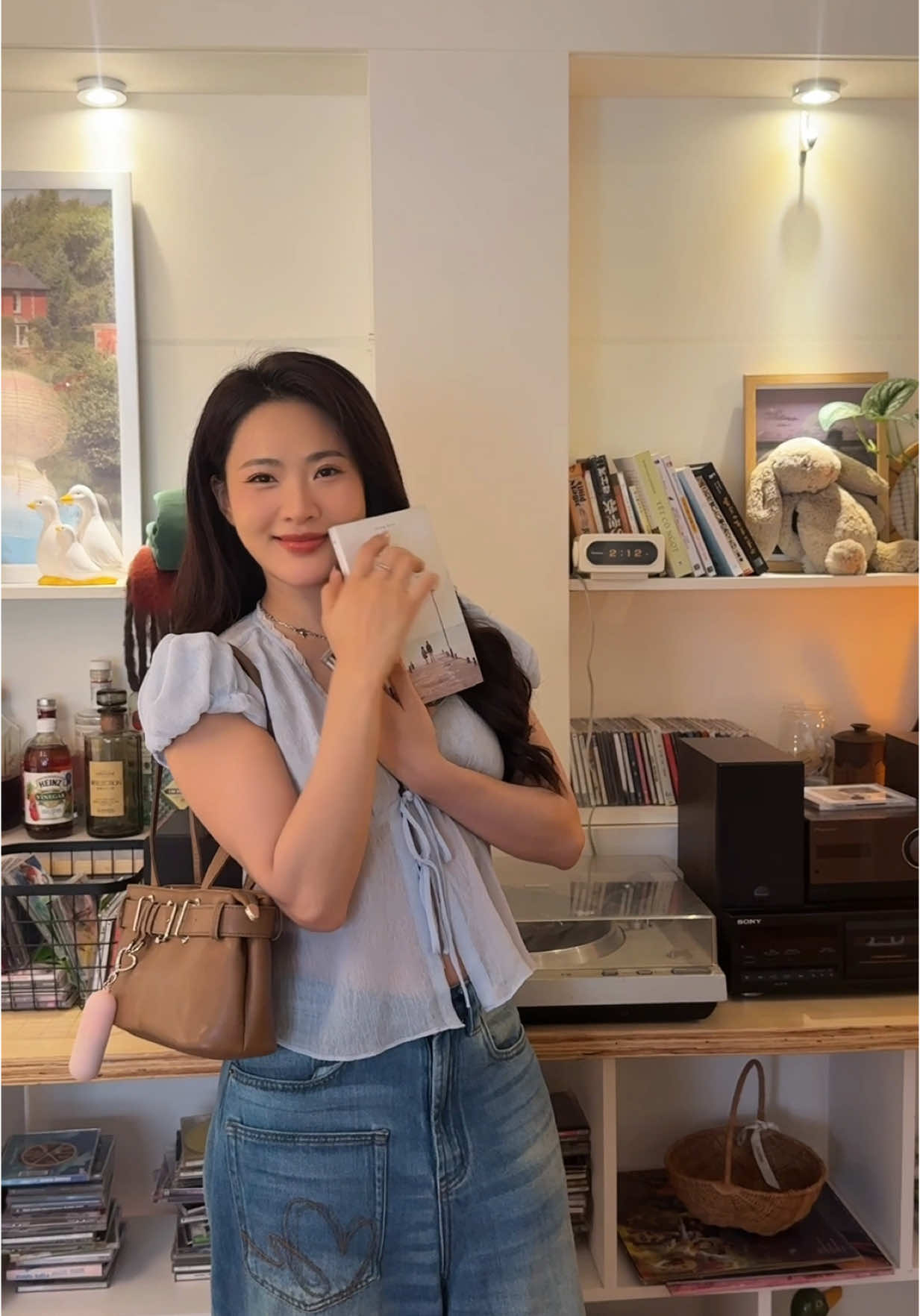 Cuối tuần thư giãn một xíu, trời đẹp tóc xinh, móc khoá của mình thì như một món quà siêu tiện lợi 😚  #unove #duongtoc