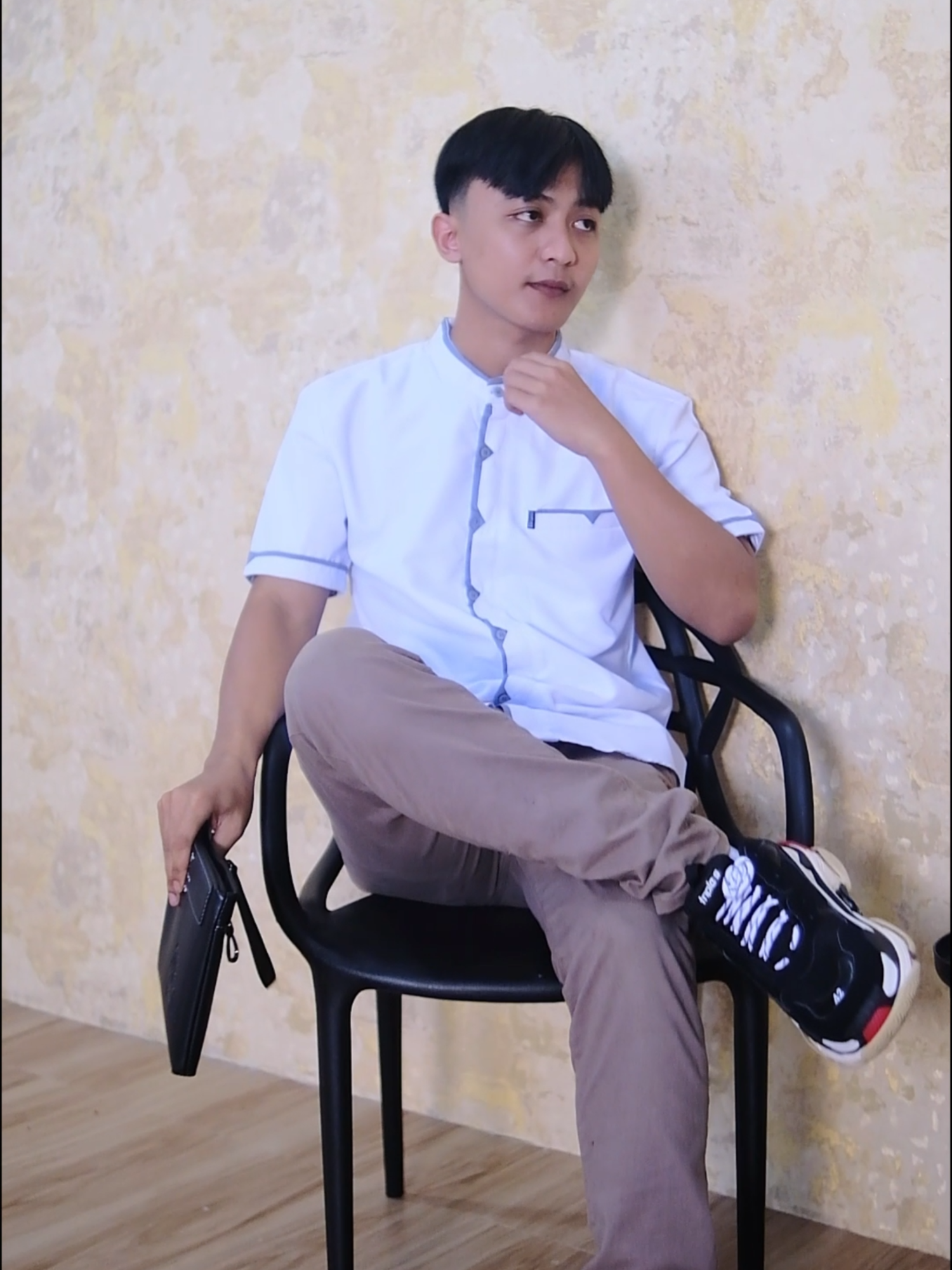 Mau vibes anak soleh tapi tetep gaul? Cocok banget pake baju koko ini bro. Order sekarang!  #bajukokoelrumi #bajukokopriadewasa #kokoelrumi #kokoterlaris #elrumi #kokolenganpendek