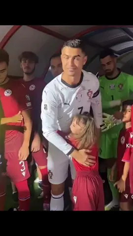 Children never lie. The children were very happy to hold hands and stand close to Ronaldo. #CR7SIUUUU #GOAL #fangirlRONALDO #fanboyronaldocried 