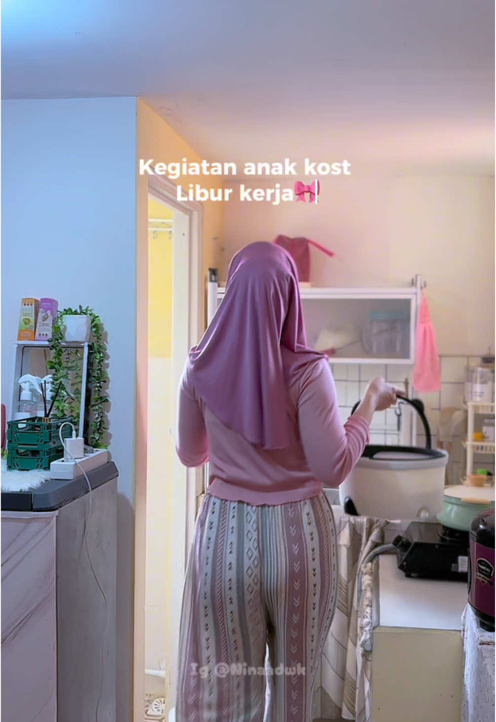 Suka yg simple kaya gini,Ga bikin ribet sama sekali 😍 kamar tetep bersih #adayinmylife #anakkost #beberes #kamarkost #kamaraesthetic 