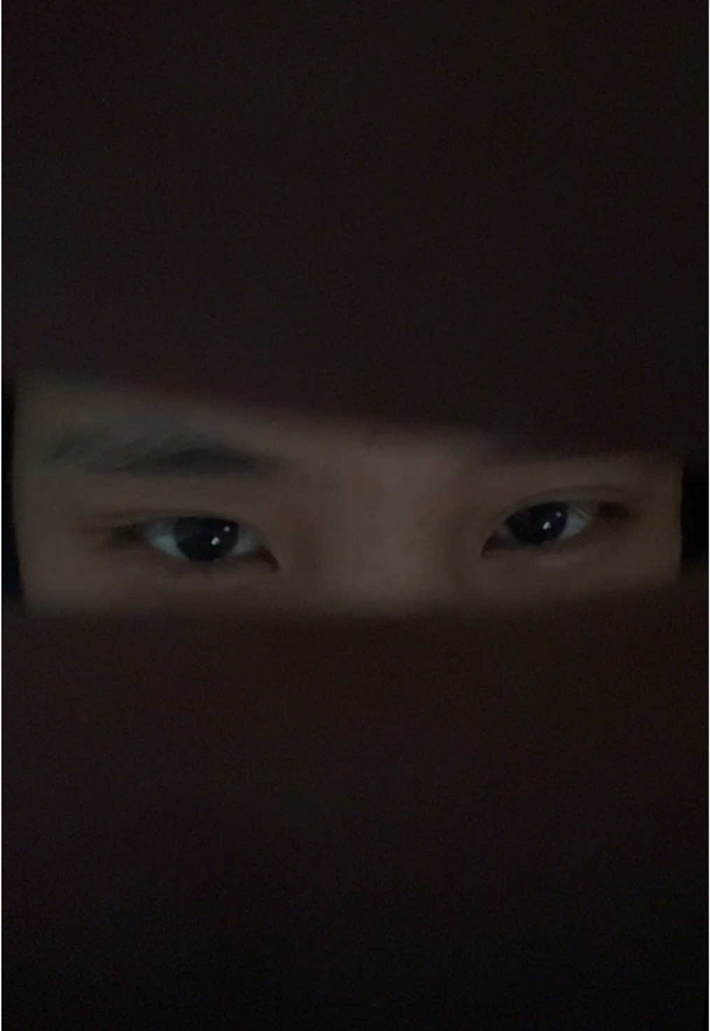 doing this ocean eyes trend while lying down