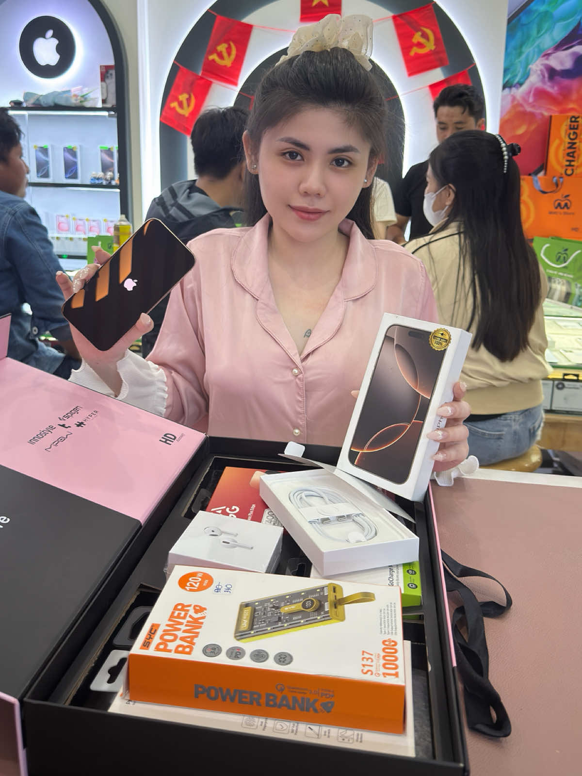 Khách đập hộp iPhone 16 Promax Desert #mikistorecantho #iphonechinhhang #tragop #iphone16promax#xh 