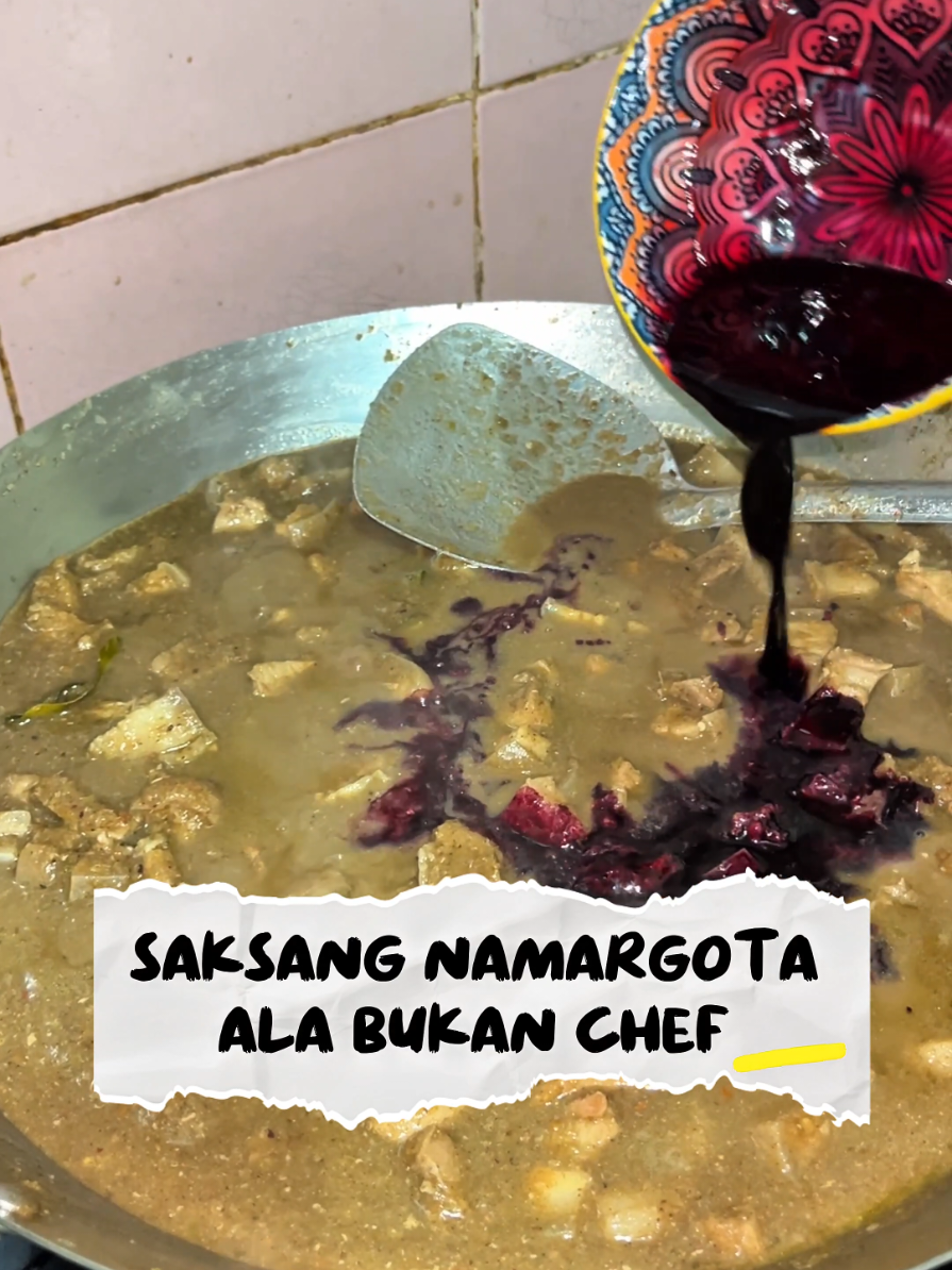 Saksang namargota 😁 Sattabi diakka parsubang unang manggurui, HKBP do au siallang namargota 😄😄 #saksang #batak #hkbp #siallangnamargota #naposobatak 