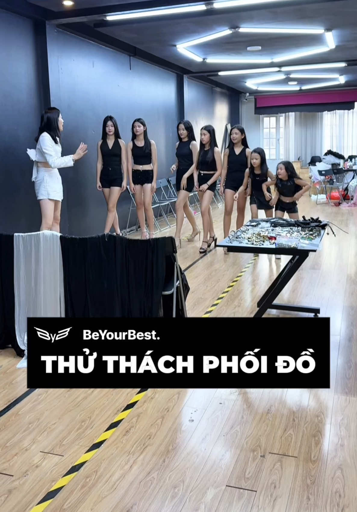 Các bạn thích trang phục và cách trình diễn của ai nhất nè ❤️ #bybacademy #thanhhuyennguyen #daotaonguoimau #imentertainment 