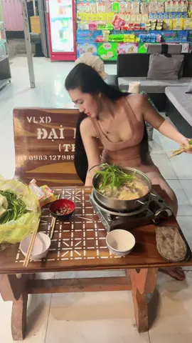 để tôi quay cái cảnh đồng quê cho mấy ông coi nè 🤣🤣🤣🤣